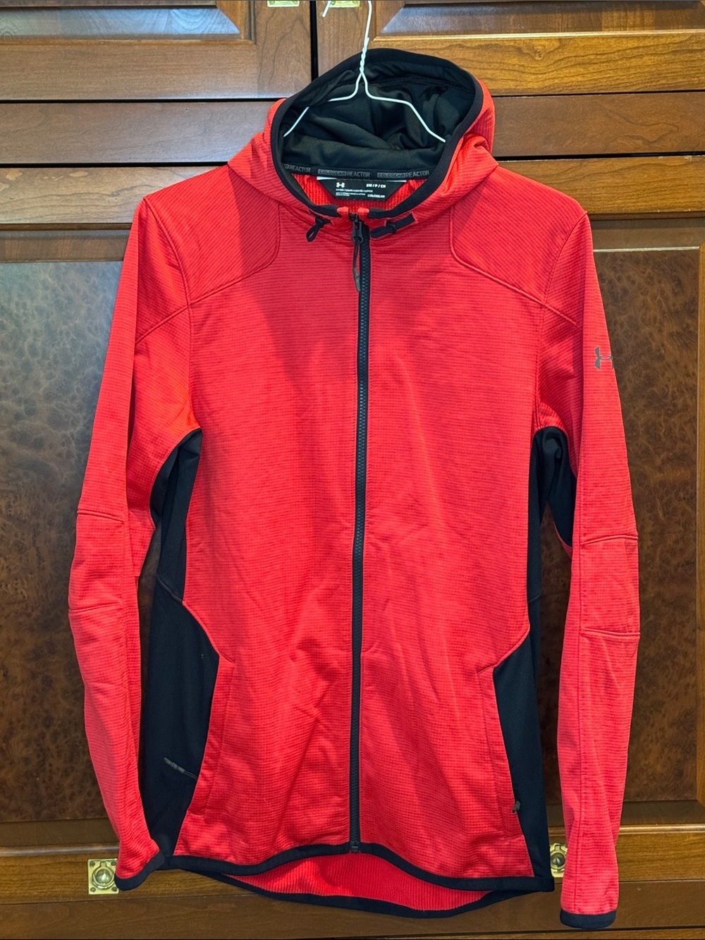 Under Armour Men’s S Red and black Full-Zip Hooded running cold gear Jacket